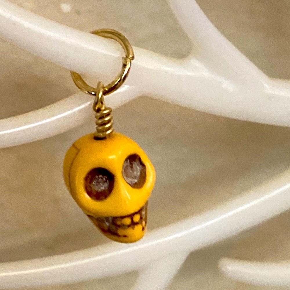 5/$10❤️❤️❤️NEW Yellow Stone Sugar Skull Charm